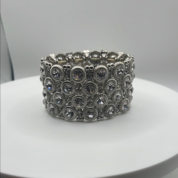 1342. Cara New York Elegant Silver Crystal Stretch‎ Bracelet - Picture 2 of 5